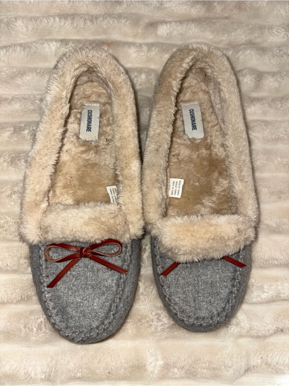 Cushionaire Grey Faux Fur Lined Moccasin Slippers with Bow